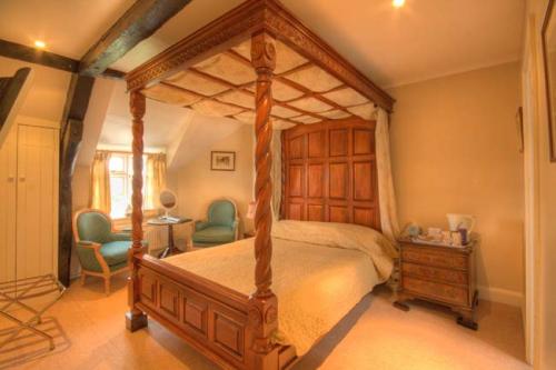 Four-poster room - Milkup 1